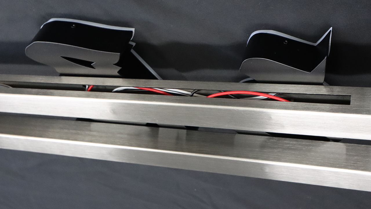 チャンネル文字製作事例 前面発光タイプ 吊り下げ式 配線