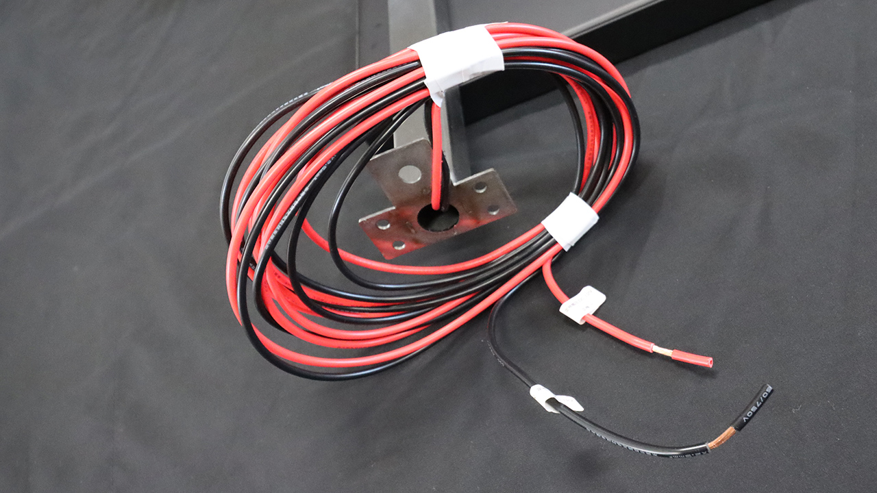 チャンネル文字製作事例 前面発光タイプ 吊り下げ式 配線