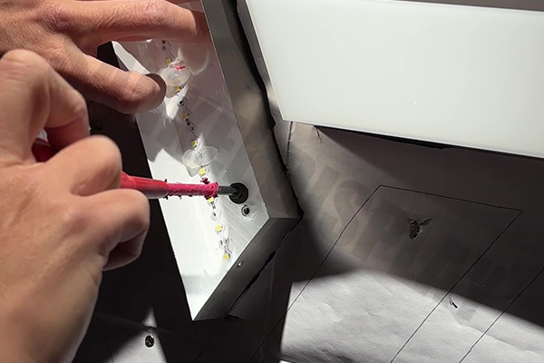 LEDチャンネル文字の設置・施工